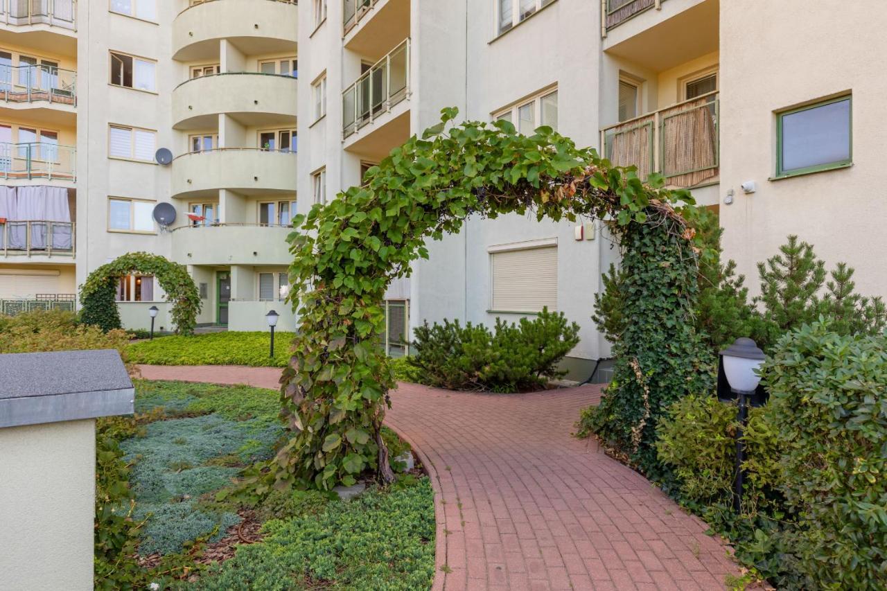 Metro Wilanowska Apartment With Parking By Noclegi Renters Warschau Buitenkant foto